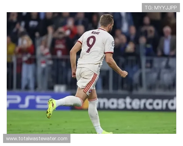 拜仁中场失控隐忧显现:全场压制难掩节奏混乱,争冠形势面临考验 拜仁中场失控隐忧显现:全场压制难掩节奏混乱,争冠形势面临考验