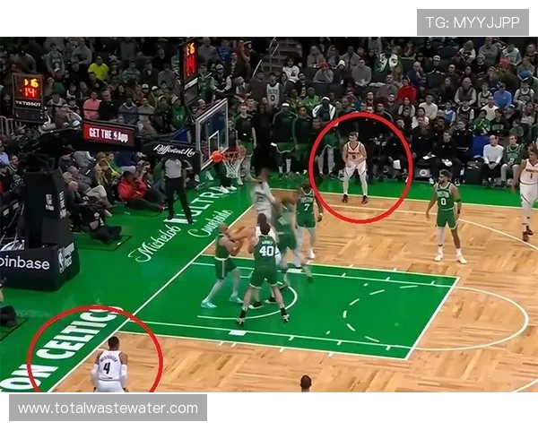 布朗无球跑动高效胜过塔图姆，拉开进攻空间